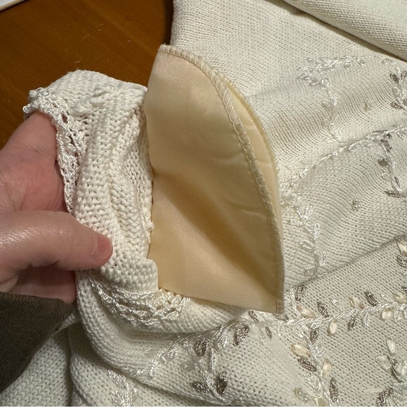 Vintage Embroidered Sweater - Picture 10 of 10
